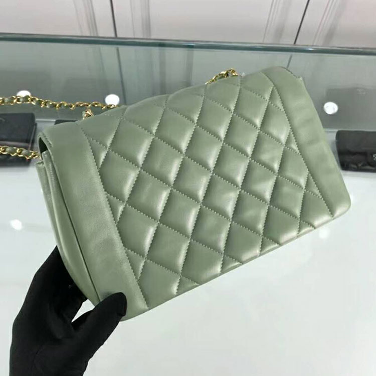 2018 Chanel Flap Bag in Original Lambskin leather