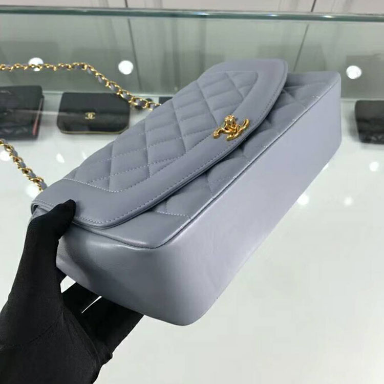 2018 Chanel Flap Bag in Original Lambskin leather