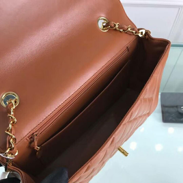 2018 Chanel Flap Bag in Original Lambskin leather