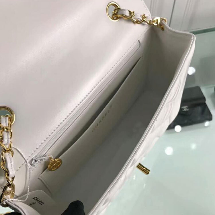 2018 Chanel Flap Bag in Original Lambskin leather