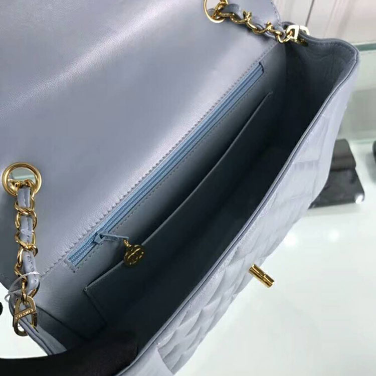 2018 Chanel Flap Bag in Original Lambskin leather