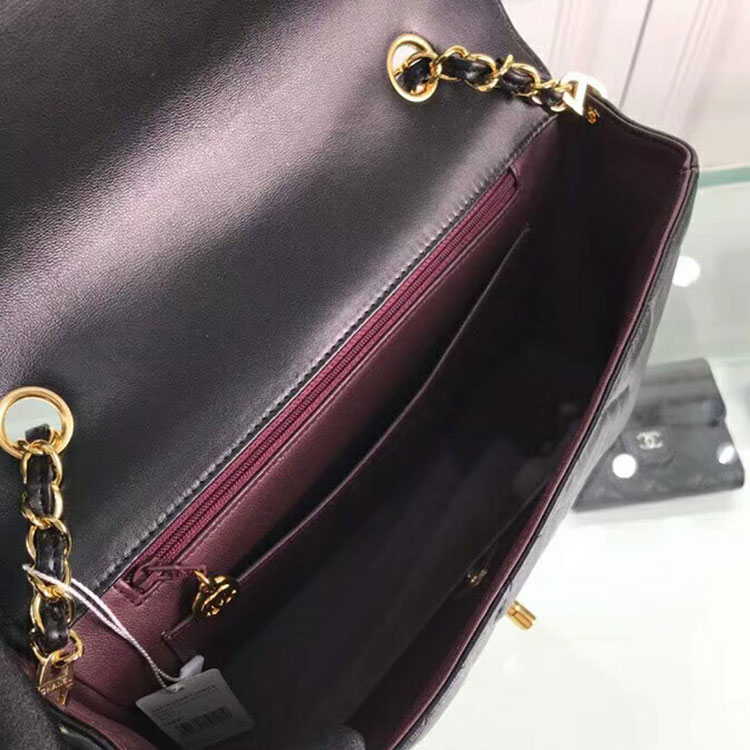 2018 Chanel Flap Bag in Original Lambskin leather