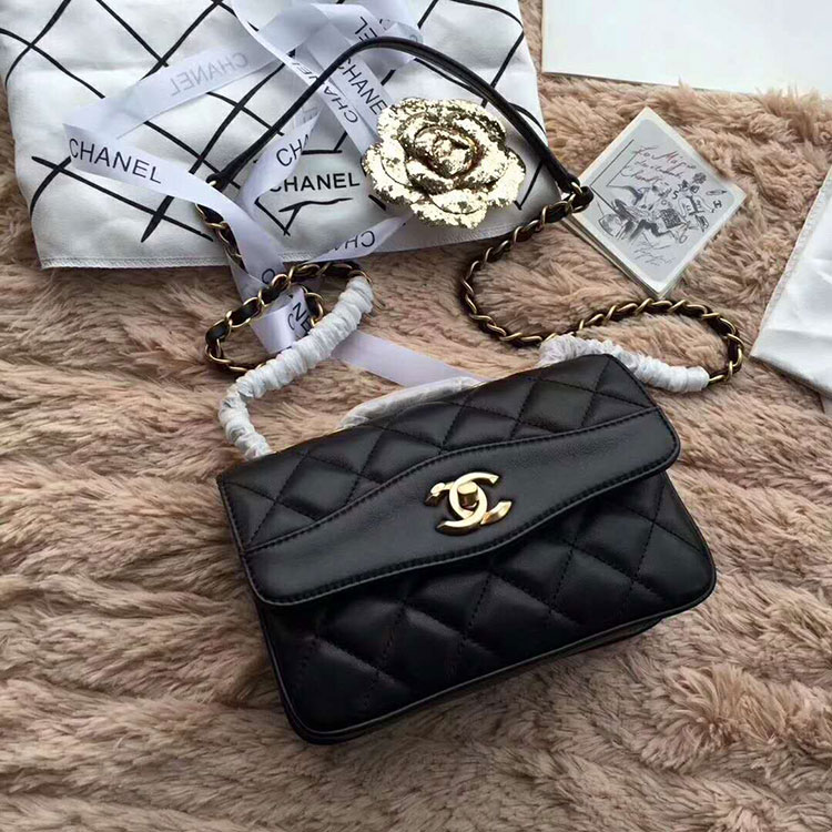 2018 Chanel Mini Flap Bag in Original Lambskin leather