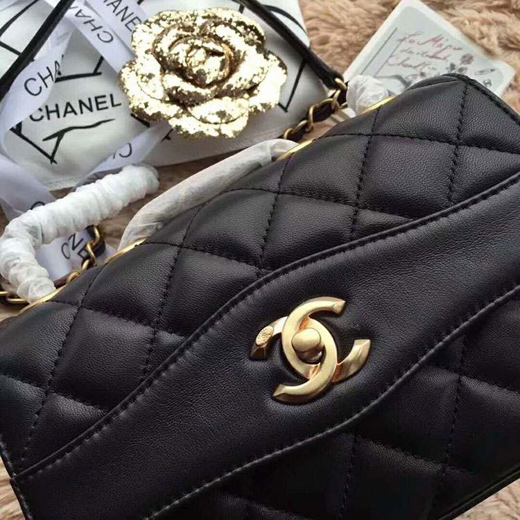 2018 Chanel Mini Flap Bag in Original Lambskin leather