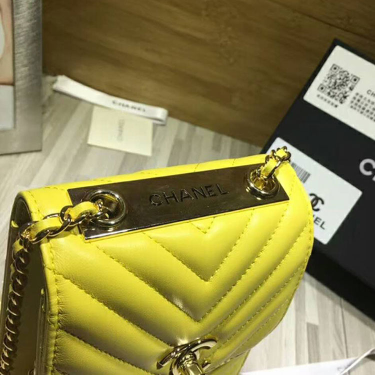 2018 Chanel Mobile phone bag with Chain