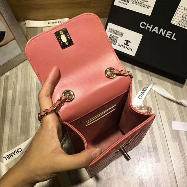 2018 Chanel Mobile phone bag with Chain