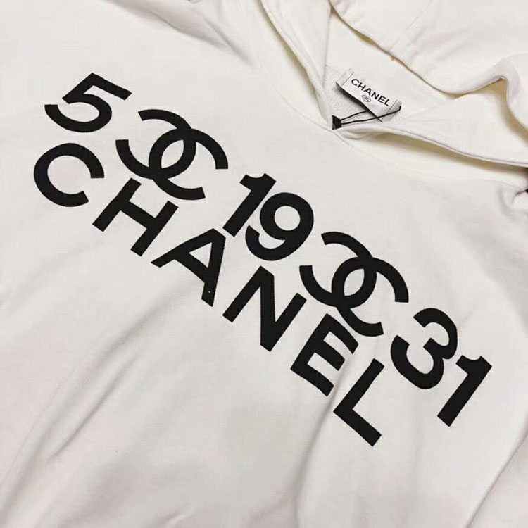 2018 Chanel Pullovers