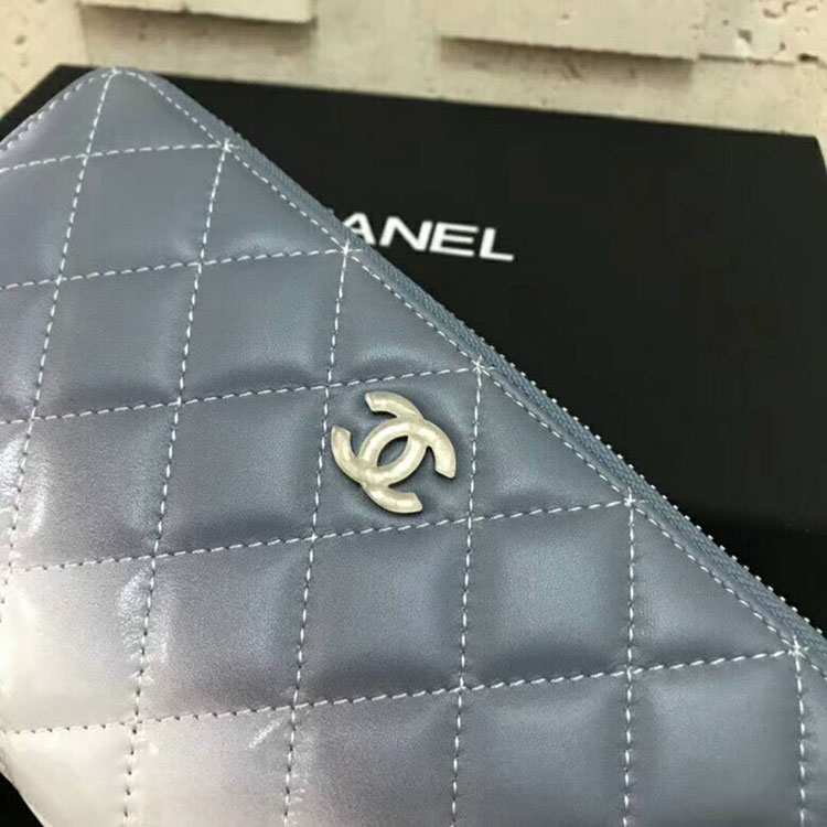 2018 Chanel Zipped Wallet