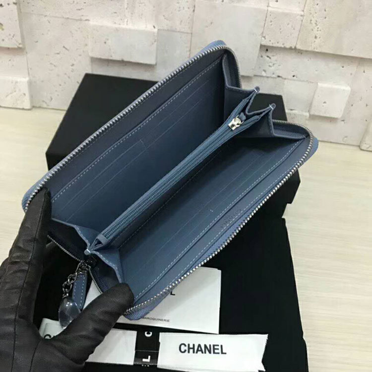 2018 Chanel Zipped Wallet