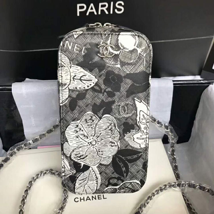 2018 Chanel classic clutch with chain