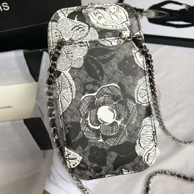 2018 Chanel classic clutch with chain