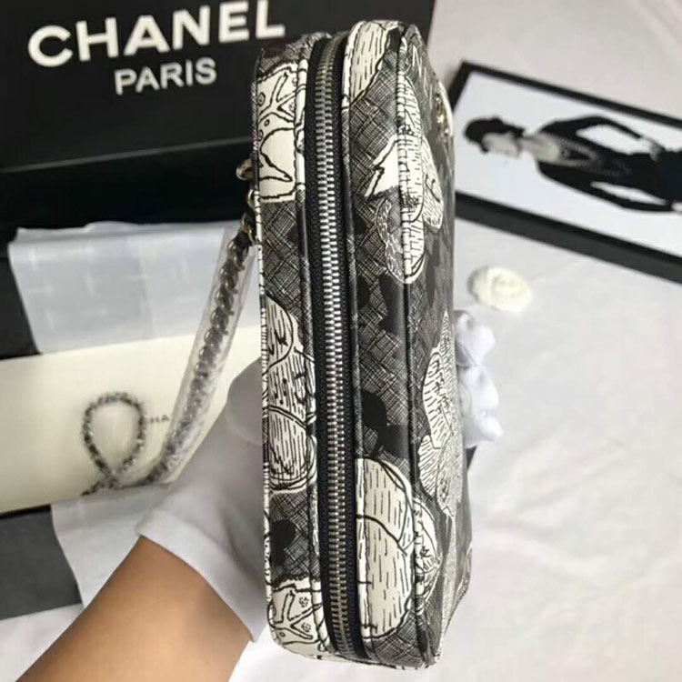 2018 Chanel classic clutch with chain