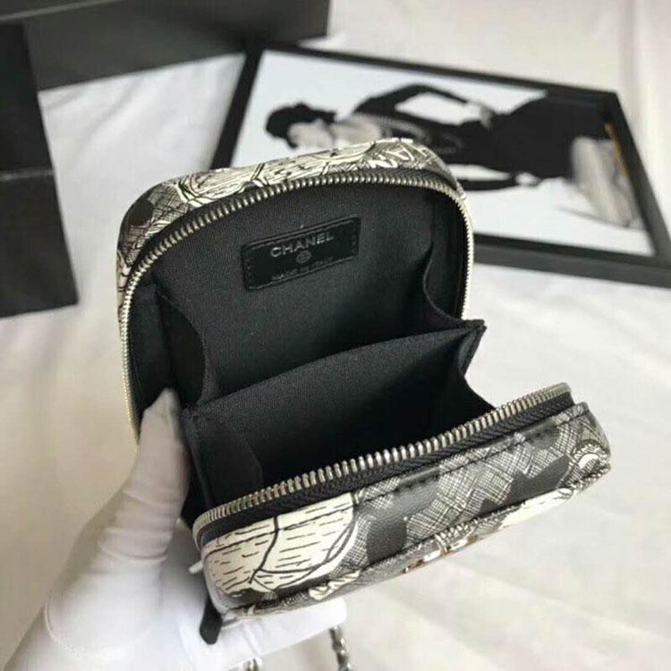 2018 Chanel classic clutch with chain