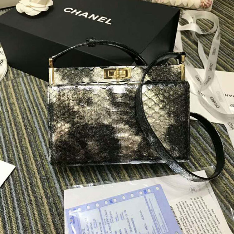 2018 Chanel clutch