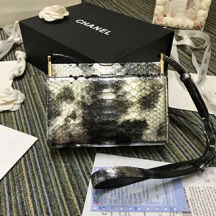 2018 Chanel clutch