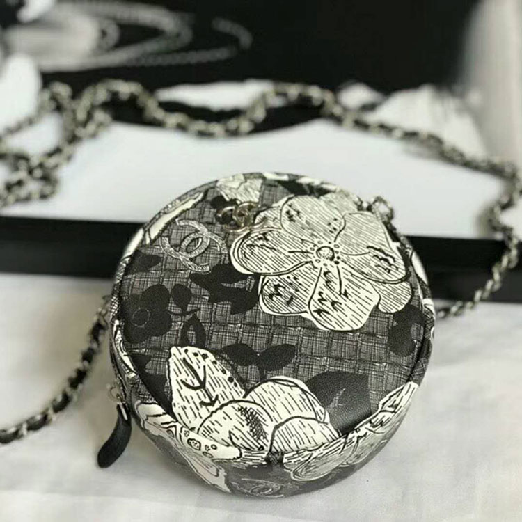 2018 Chanel clutch with chain