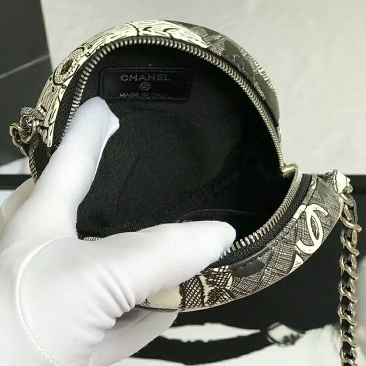 2018 Chanel clutch with chain