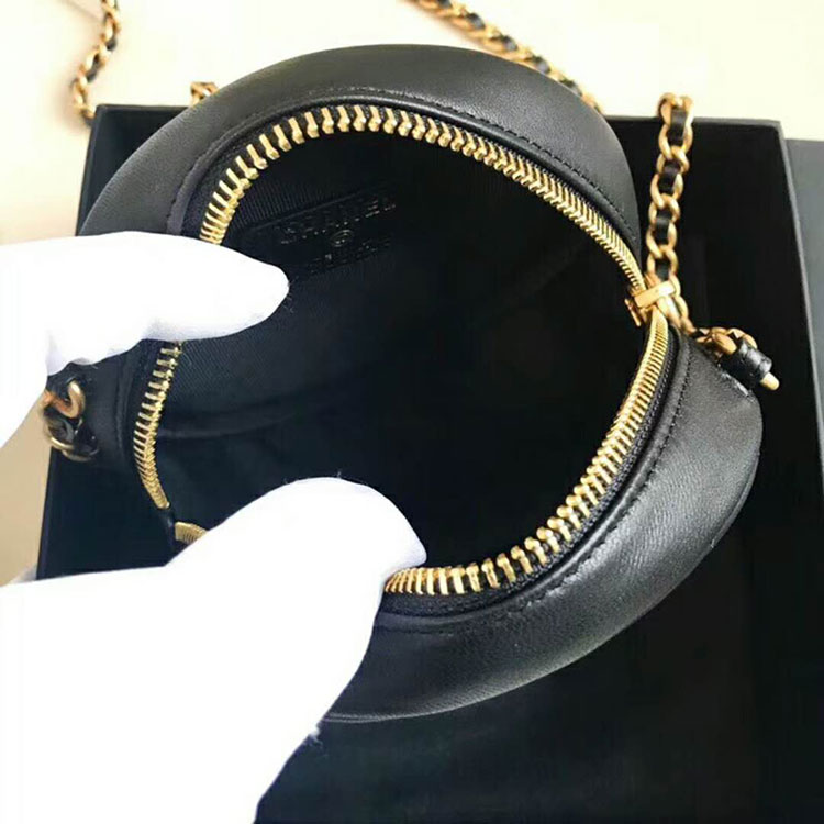 2018 Chanel clutch with chain