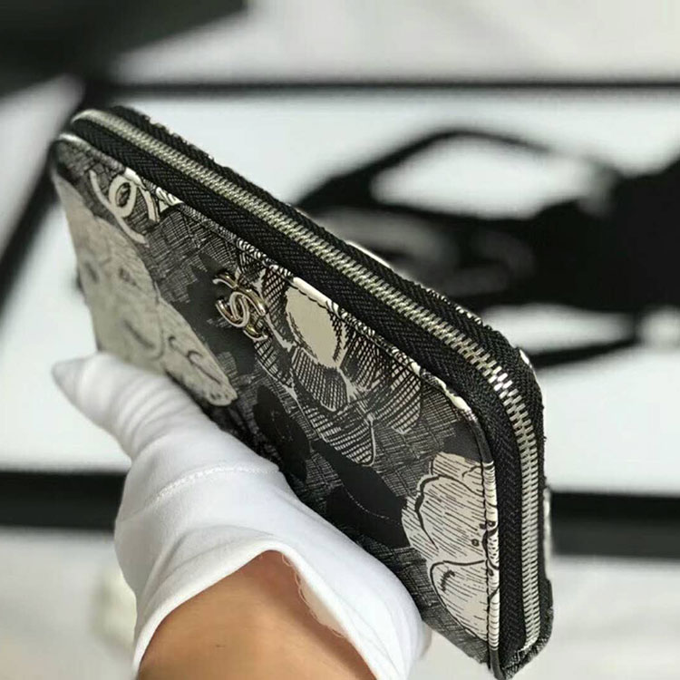 2018 Chanel small zipped wallet