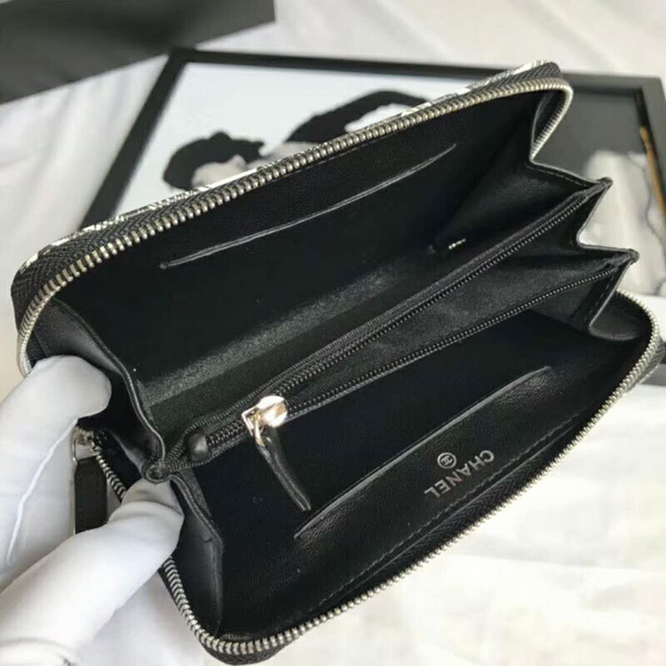 2018 Chanel small zipped wallet