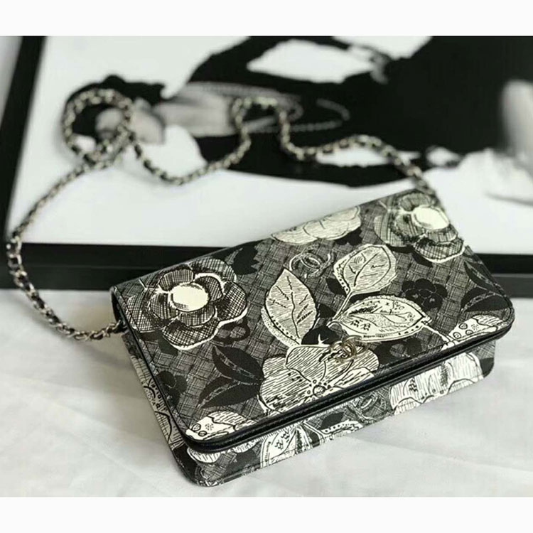 2018 Chanel wallet on chain