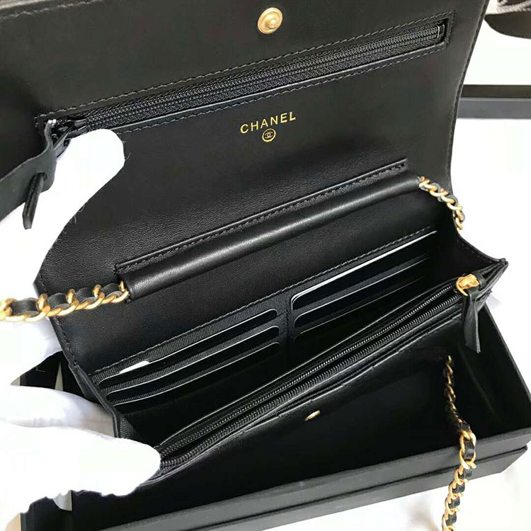 2018 Chanel wallet on chain