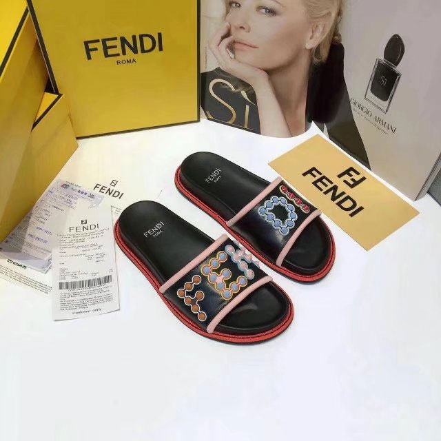 2018 Fendi women Slippers in Calfskin leather