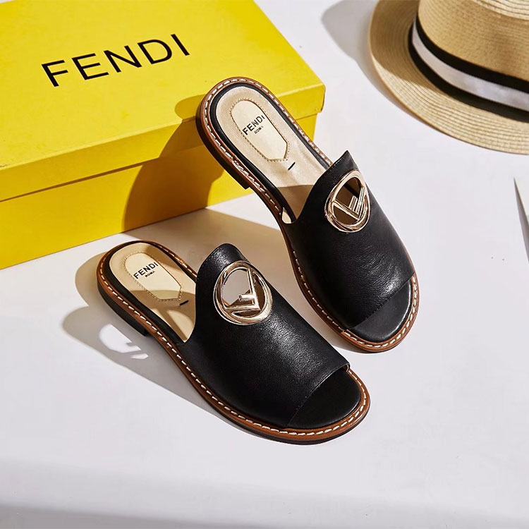 2018 Fendi women Slippers in Calfskin leather