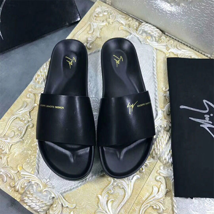 2018 Giuseppe Zanotti men Slippers in Calfskin leather