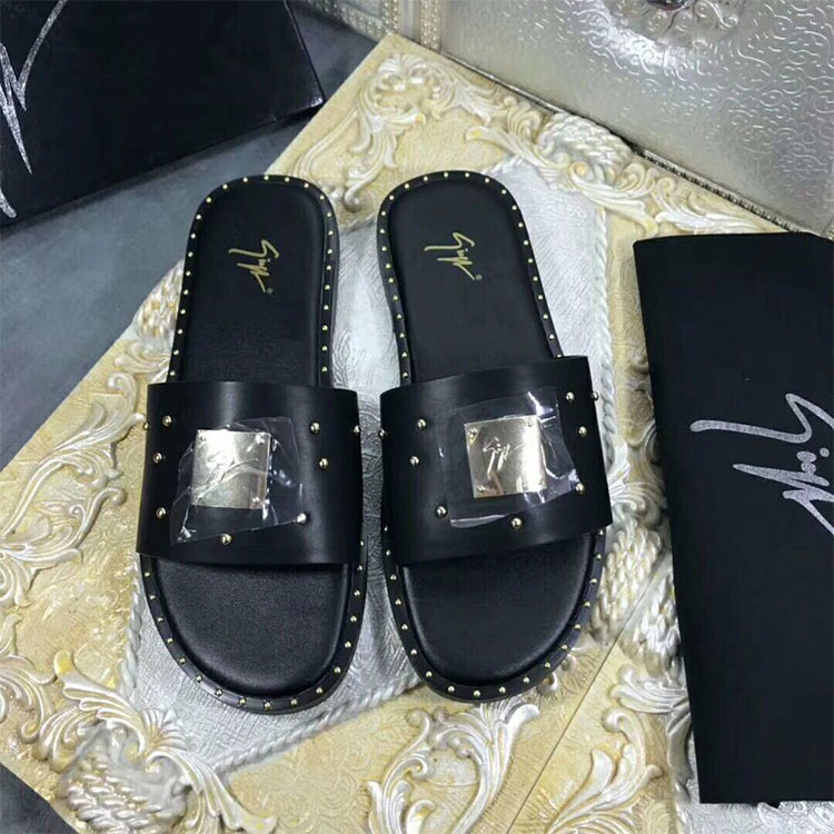 2018 Giuseppe Zanotti men Slippers in Calfskin leather