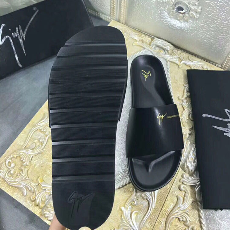 2018 Giuseppe Zanotti men Slippers in Calfskin leather