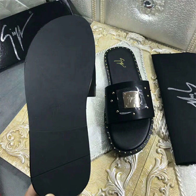 2018 Giuseppe Zanotti men Slippers in Calfskin leather