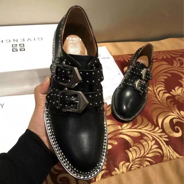 2018 Givenchy women shoes in Calfskin leather with rivet