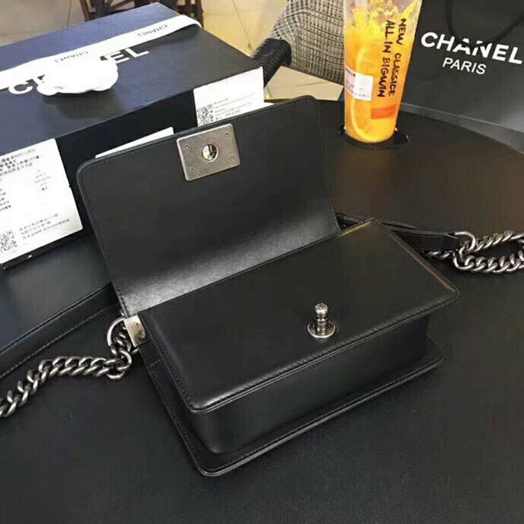 2018 Le Boy Chanel Flap Shoulder Bag