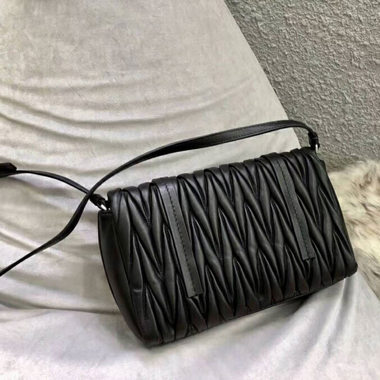 2018 MiuMiu MATELASSE LEATHER SHOULDER BAG