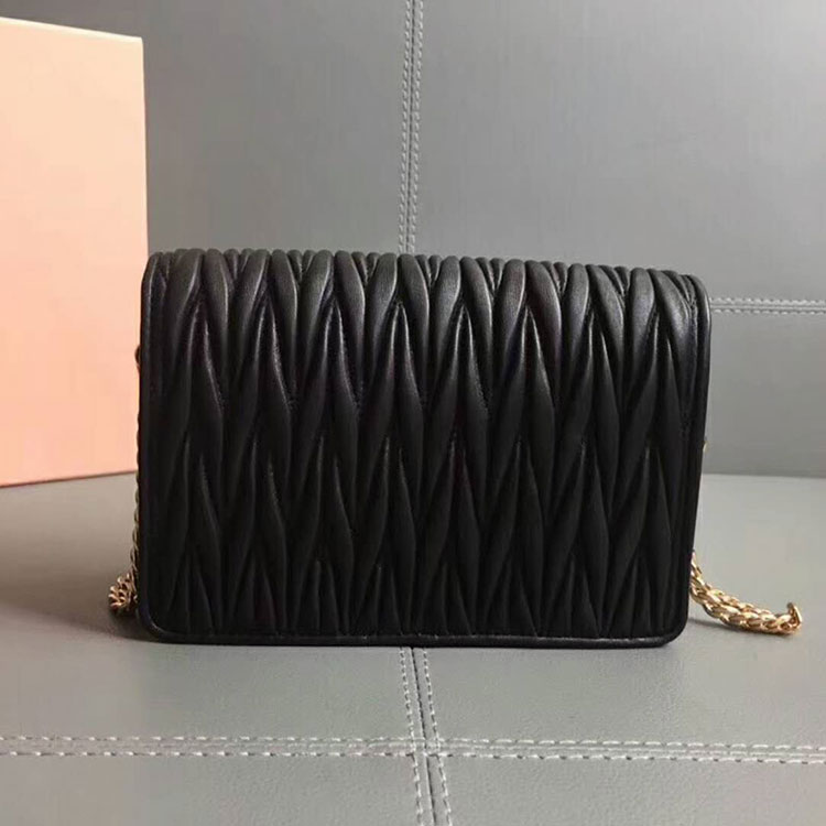 2018 MiuMiu MATELASSE LEATHER SHOULDER BAG