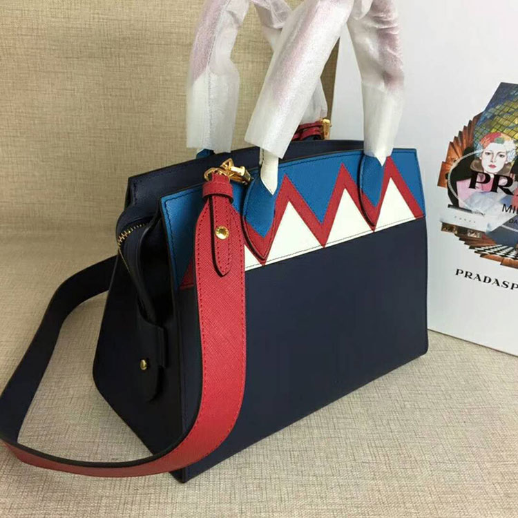 2018 Prada Women esplanade leather bag