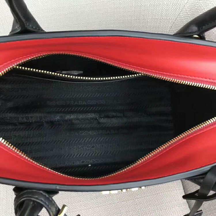 2018 Prada Women esplanade leather bag