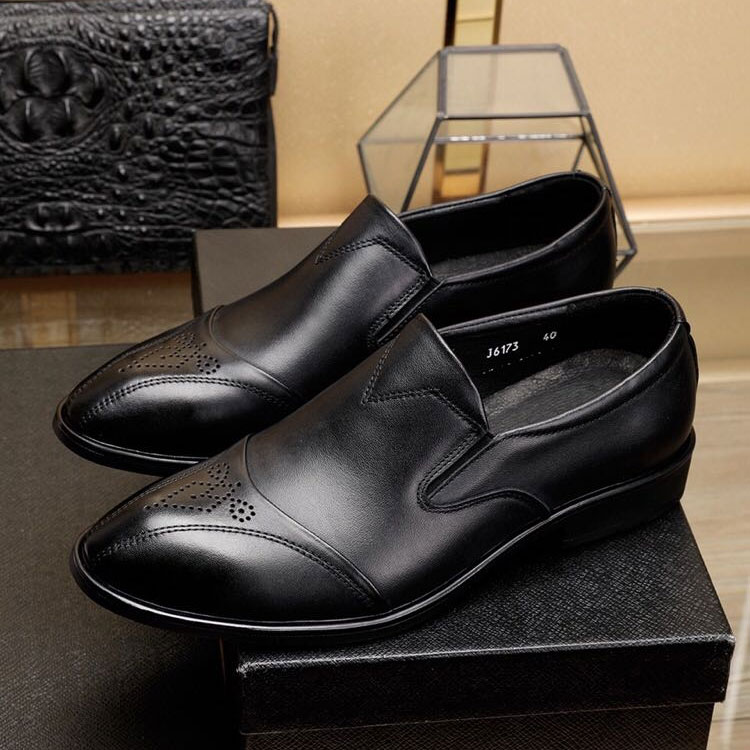 2018 Prada men shoes in Calfskin Leather