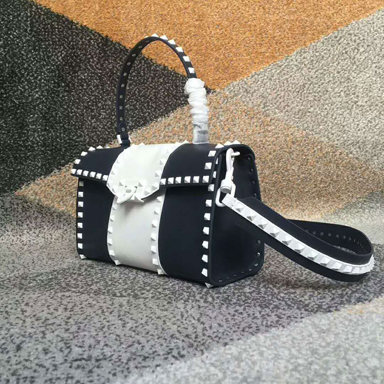 2018 VALENTINO FREE ROCKSTUD SPIKE SMALL SINGLE HANDLE BAG