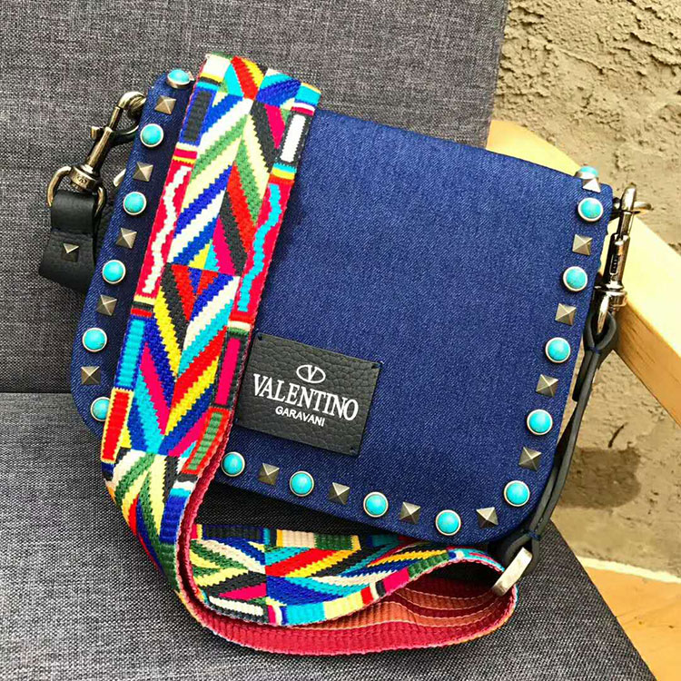 2018 Valentino GUITAR ROCKSTUD ROLLING CROSS BODY BAG 0937