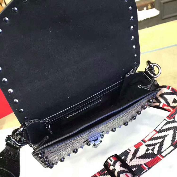 2018 Valentino GUITAR ROCKSTUD ROLLING CROSS BODY BAG 0937