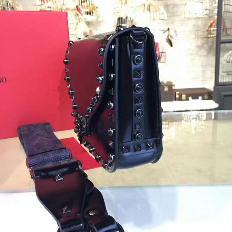 2018 Valentino GUITAR ROCKSTUD ROLLING CROSS BODY BAG