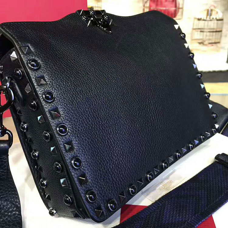 2018 Valentino GUITAR ROCKSTUD ROLLING HOBO BAG