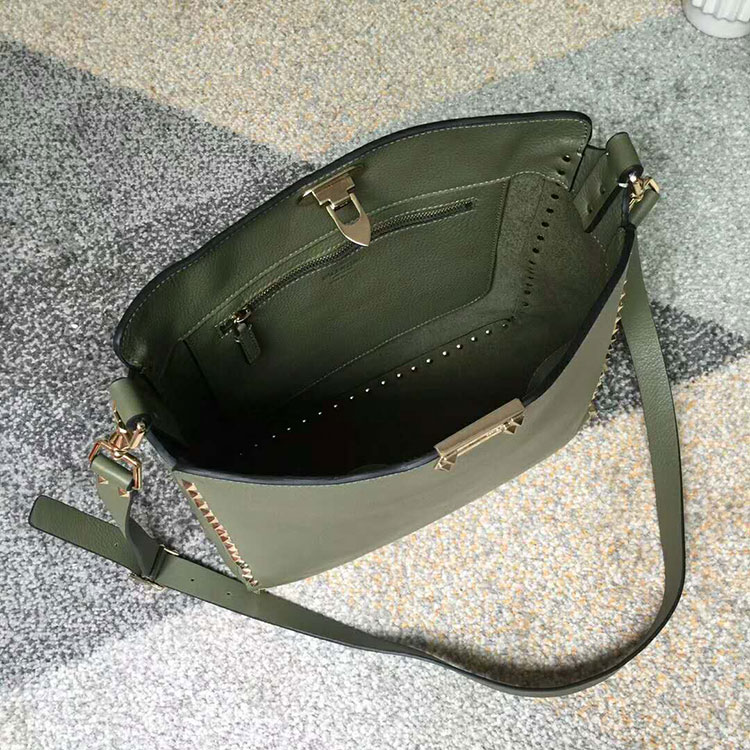 2018 Valentino GUITAR ROCKSTUD ROLLING HOBO BAG