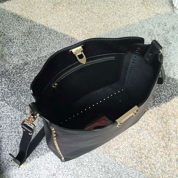 2018 Valentino GUITAR ROCKSTUD ROLLING HOBO BAG