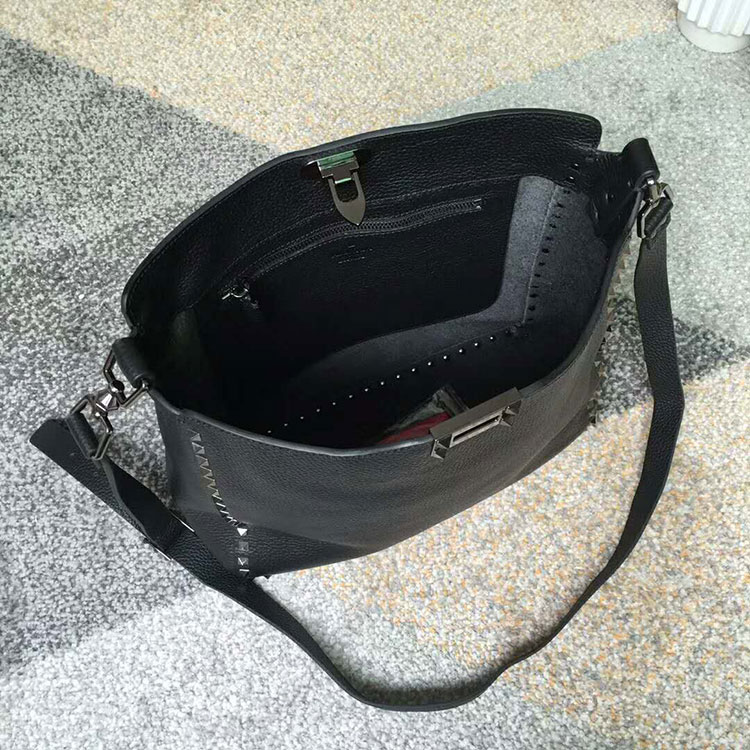 2018 Valentino GUITAR ROCKSTUD ROLLING HOBO BAG