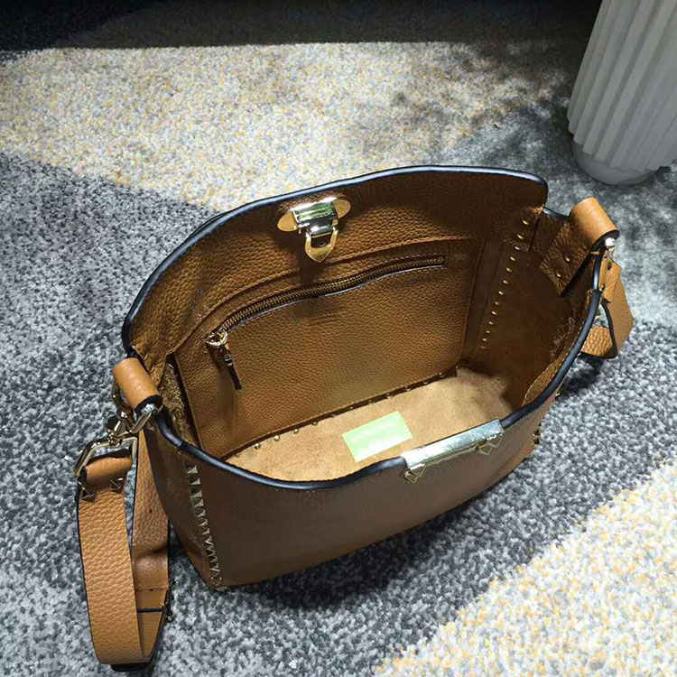 2018 Valentino GUITAR ROCKSTUD ROLLING HOBO BAG