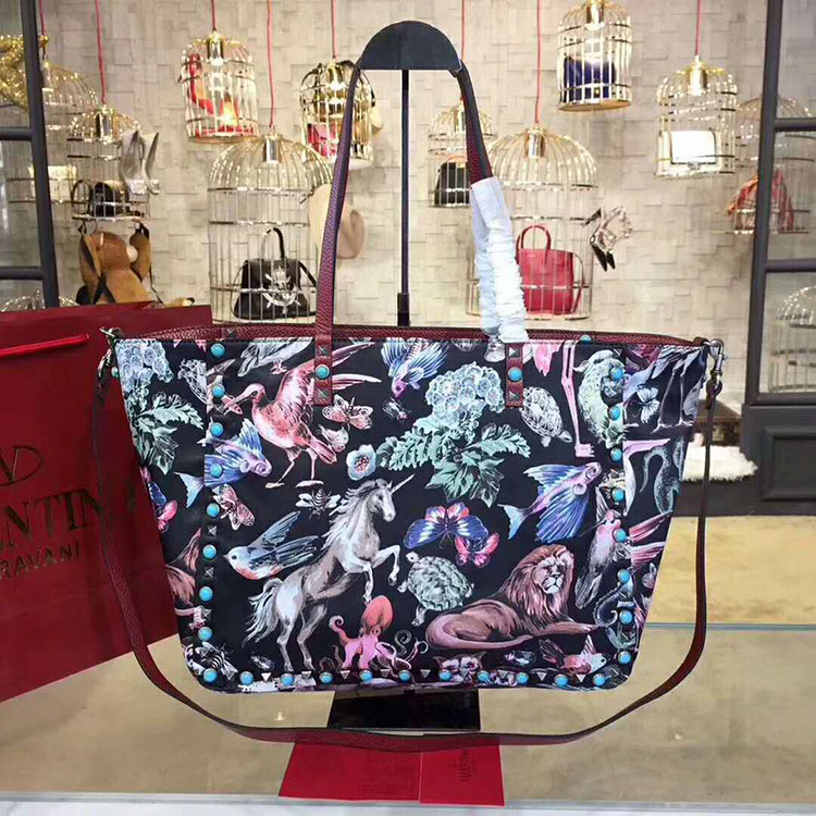 2018 Valentino Garavani Guitar Rockstud Rolling Double reversible tote in calfskin