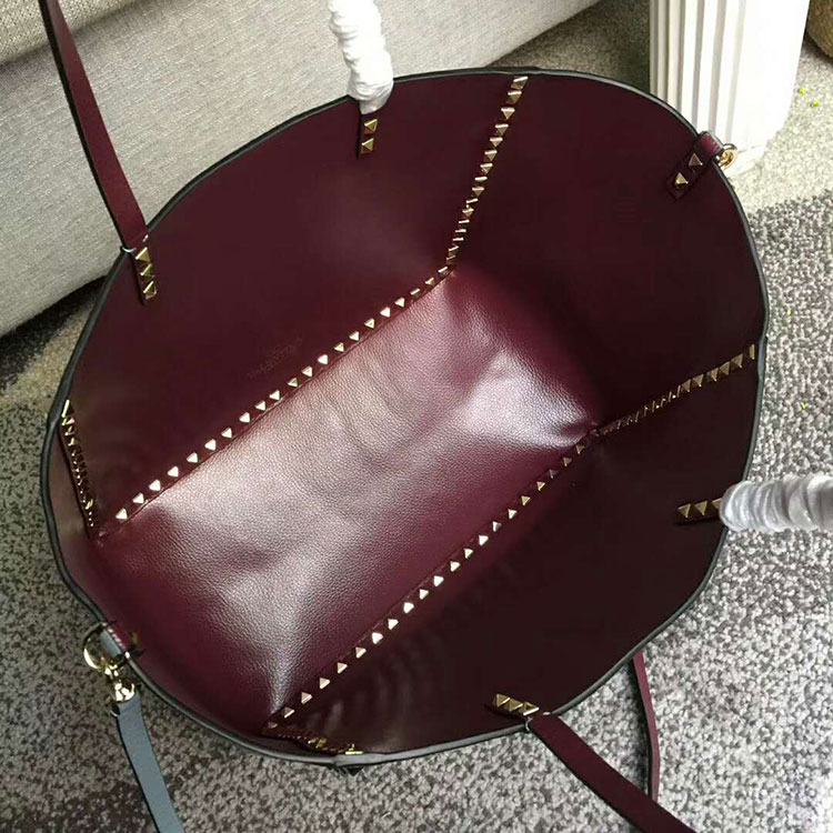 2018 Valentino Garavani Guitar Rockstud Rolling Double reversible tote in calfskin